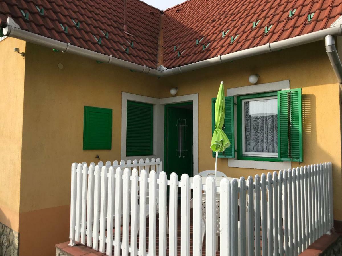 Aracsi Haziko Villa Balatonfured Exterior photo